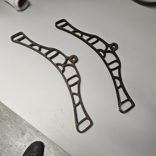 Hanging cast iron sheila - cast,