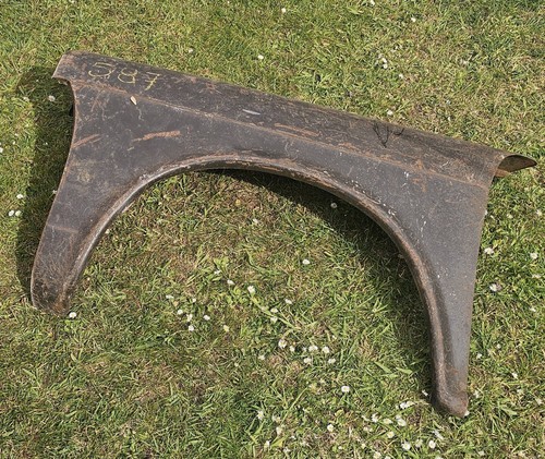 Austin 1100 front wing - front,