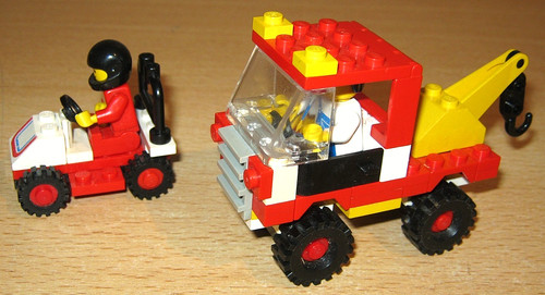 Vintage lego breakdown truck - lego,