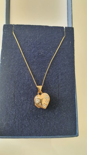 Solid gold chain with 9 - gold,