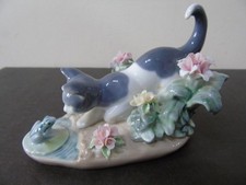 LLADRO 1442. - "KITTY CONFRONTATION" Cat Kitten with Frog. **PRISTINE**