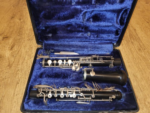 Bundy oboe with hard - bundy,
