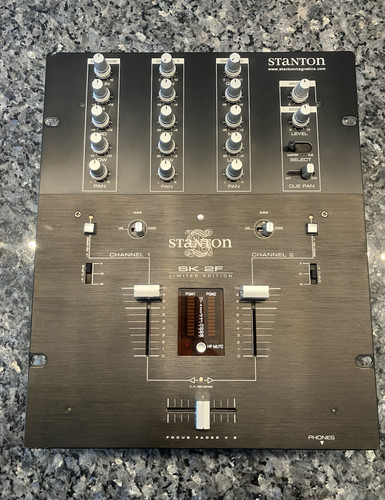 Stanton mixer black - 2f, dj