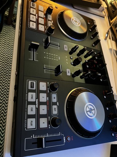 Traktor kontrol mk2 dj - s2,
