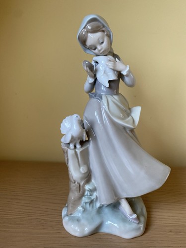 Lladro 4915 girl with doves - lladro,