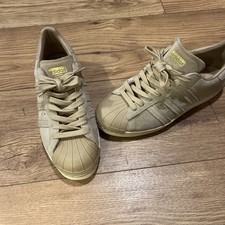 Adidas Superstar. Beige Suede