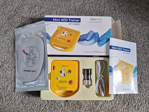 Qualsafe mini aed trainer set - qualsafe,