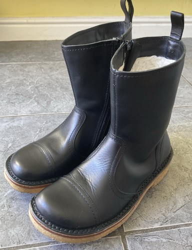 Black leather boots - leather,