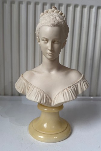 Bust manon lescaut - manon, resin/