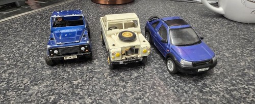 Britains ltd land rovers - -,