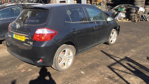 Toyota auris 2011 petrol - toyota,