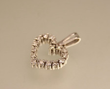 585 white gold heart pendant