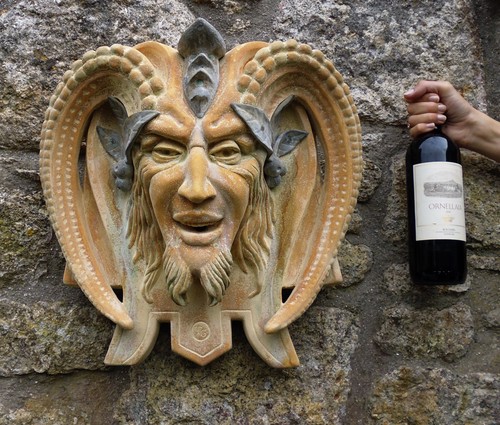 The tudor gate faunus - tudor,