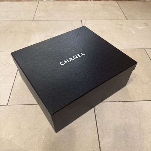 Chanel empty box medium - chanel,
