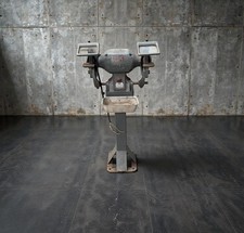 Wolf 8" Double Ended Pedestal