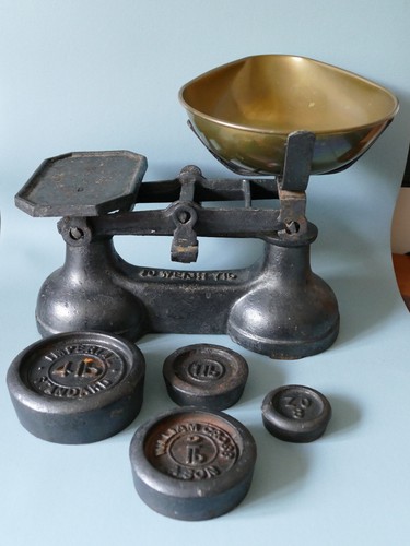 Vintage scales complete with - vintage,