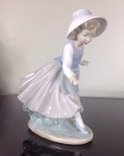 Nao lladro figurine - by,