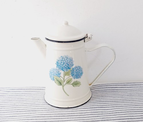 Shabby chic style - shabby, enamel