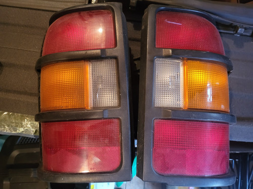 Pair set rear - /,