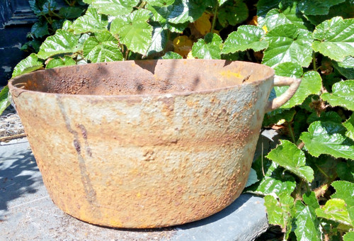 Antique large rusted cast iron - large,