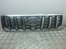 2004 TOYOTA LANDCRUISER FRONT BUMPER GRILLE 53111-60490 53111-60500