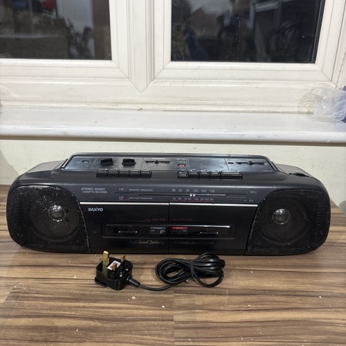 Vintage sanyo stereo radio - vintage,