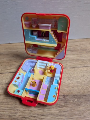 Polly pocket square red - , house