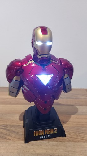 Hot toys iron man - iron,