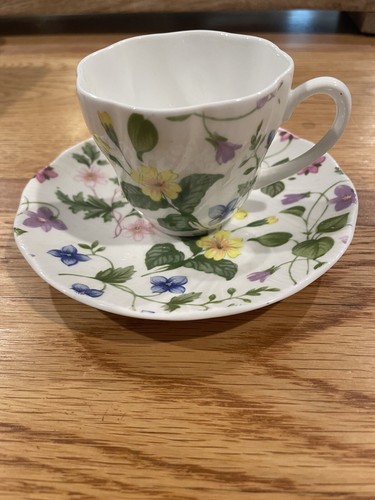 Queens country meadow tea - country, cup