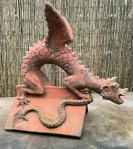 Dragon roof ridge tile - ridge, medium