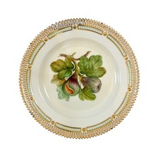 1920's Royal Copenhagen hand-painted Flora Danica Fig dinner plate with gold rim