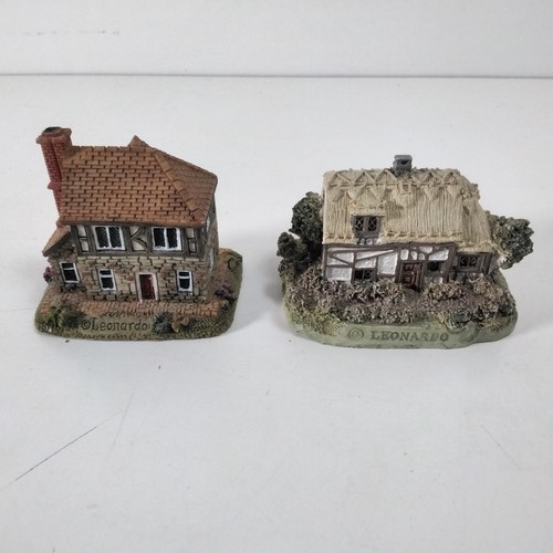 Leonardo minature houses - x2,