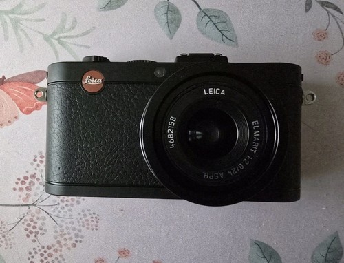 Used leica black camera - x2,