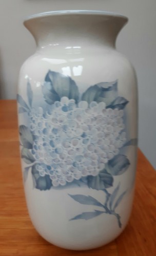 Vintage sadler hadrangea vase - vintage,
