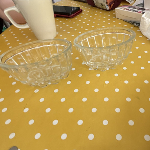 Set glass shaped - of, 2