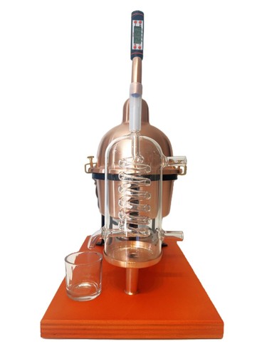 Alembic distiller still - distiller,
