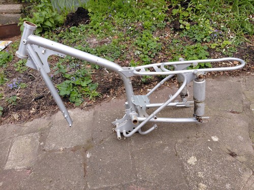 Ducati 250 single - frame, v5c