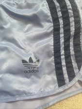 Adidas Shiny Satin Shorts gay Glanz