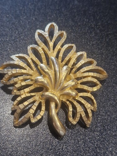 Vintage crown trifari - crown, open