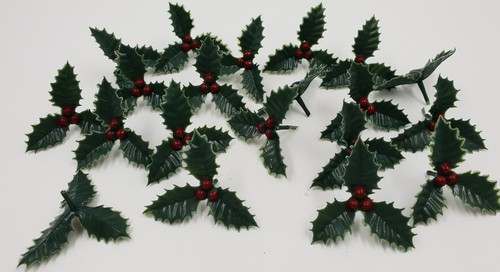 Small plastic holly - small,