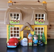 ELC Happyland Rose cottage house with 2x People, 2x Pets And Car