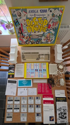 Commodore amiga a1200 desktop - amiga,