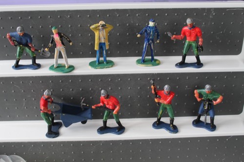 Scalextric vintage figures - , and