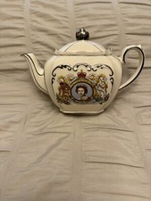*RARE* Queen Elizabeth II Silver Jubilee (1977) Sadlers Teapot from Harrods