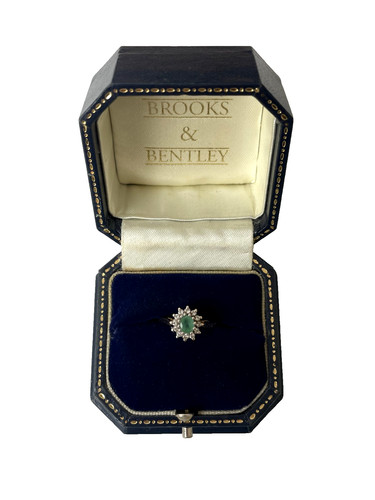 Emerald and diamond ring 9ct - emerald,