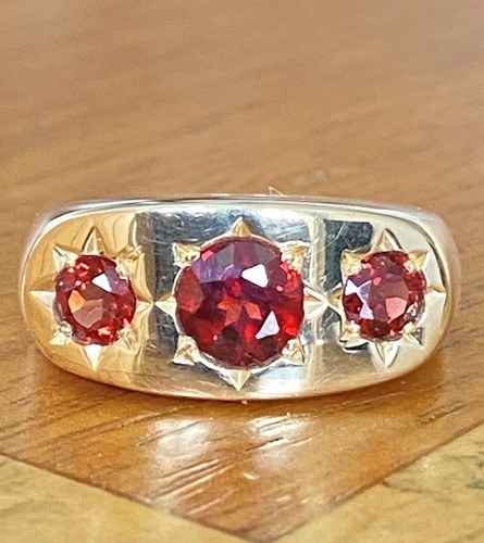 Gents 9ct gold garnet gypsy - 9ct,
