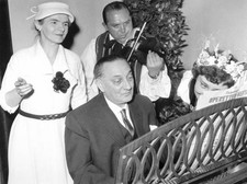 The Hungarian operetta composer Paul Abraham plays on the Bluthner- Old Photo 1