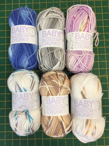 100g balls of hayfield - 3,