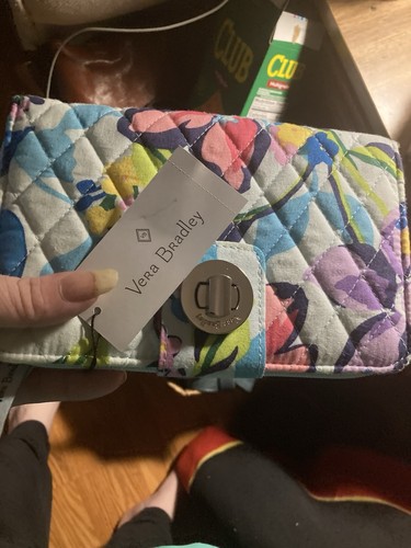 Nwt vera bradley rfid turnlock - bradley,