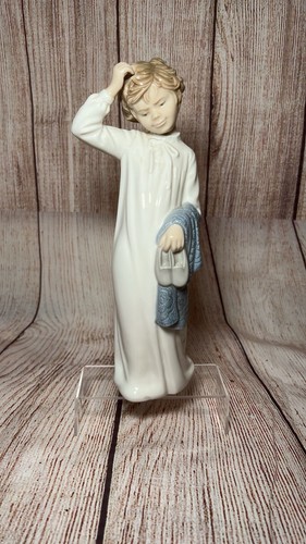 Nao lladro bedtime boy - by,